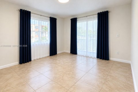Appartement à louer à Hialeah, Floride: 2 chambres, 102.75 m2 № 2390012 - photo 12
