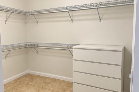 Appartement à louer à Hialeah, Floride: 2 chambres, 102.75 m2 № 2390012 - photo 13