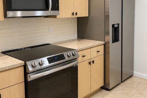 Appartement à louer à Hialeah, Floride: 2 chambres, 102.75 m2 № 2390012 - photo 3