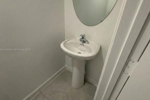 Adosado en venta en Pembroke Pines, Florida, 3 dormitorios, 140 m2 № 2011179 - foto 14