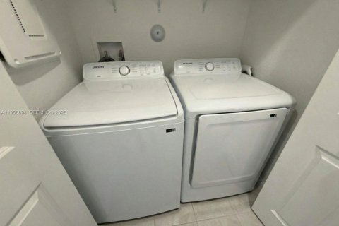 Adosado en venta en Pembroke Pines, Florida, 3 dormitorios, 140 m2 № 2011179 - foto 16