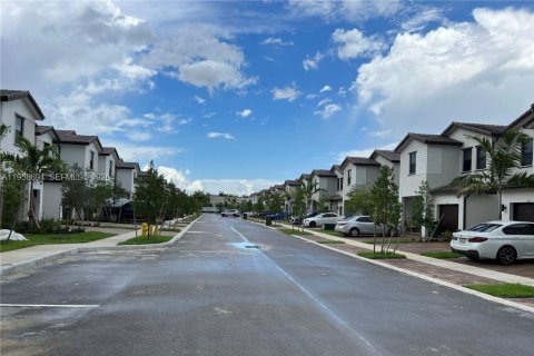 Adosado en venta en Pembroke Pines, Florida, 3 dormitorios, 140 m2 № 2011179 - foto 18