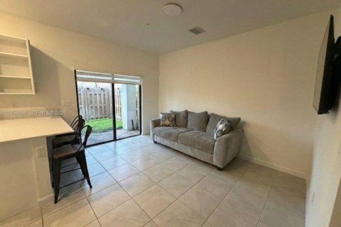 Adosado en venta en Pembroke Pines, Florida, 3 dormitorios, 140 m2 № 2011179 - foto 2