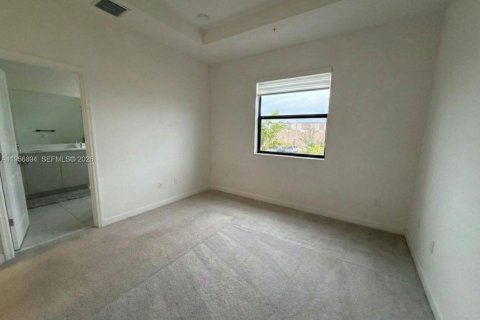 Adosado en venta en Pembroke Pines, Florida, 3 dormitorios, 140 m2 № 2011179 - foto 8