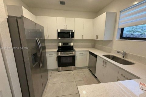 Adosado en venta en Pembroke Pines, Florida, 3 dormitorios, 140 m2 № 2011179 - foto 6