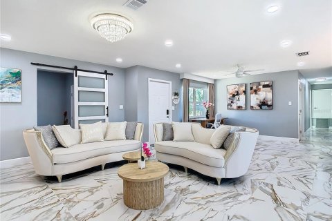 Villa ou maison à louer à Tampa, Floride: 3 chambres, 156.63 m2 № 2149376 - photo 8