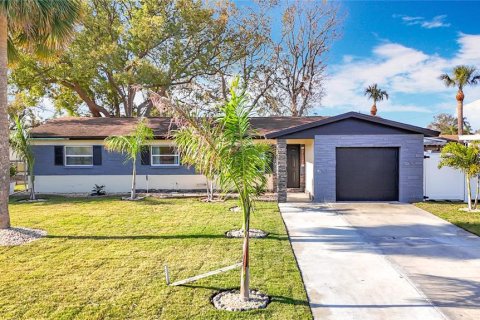 Villa ou maison à louer à Tampa, Floride: 3 chambres, 156.63 m2 № 2149376 - photo 2