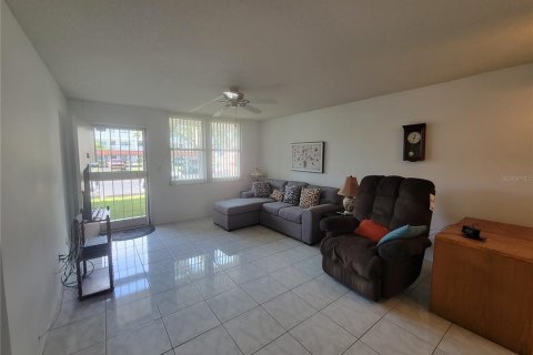 Condo in Saint Petersburg, Florida, 2 bedrooms № 2144926 - photo 7