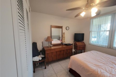 Condo in Saint Petersburg, Florida, 2 bedrooms № 2144926 - photo 25