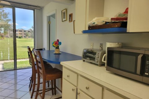 Condo in Saint Petersburg, Florida, 2 bedrooms № 2144926 - photo 15