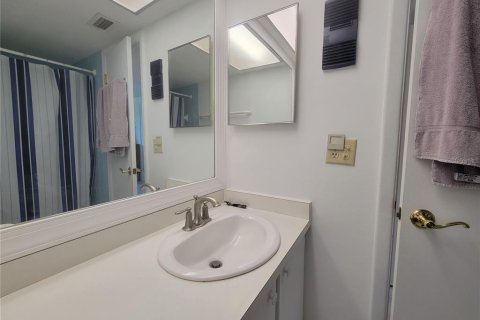 Condo in Saint Petersburg, Florida, 2 bedrooms № 2144926 - photo 22