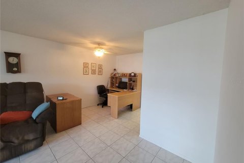 Condo in Saint Petersburg, Florida, 2 bedrooms № 2144926 - photo 9