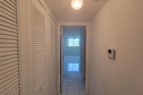 Condo in Saint Petersburg, Florida, 2 bedrooms № 2144926 - photo 28