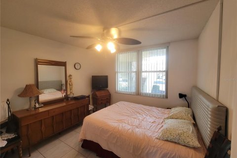 Condo in Saint Petersburg, Florida, 2 bedrooms № 2144926 - photo 24