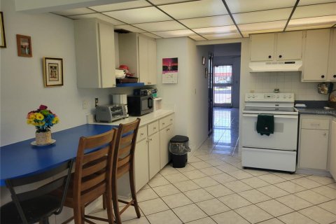 Condo in Saint Petersburg, Florida, 2 bedrooms № 2144926 - photo 10