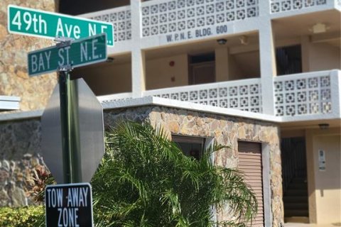Condo in Saint Petersburg, Florida, 2 bedrooms № 2144926 - photo 2