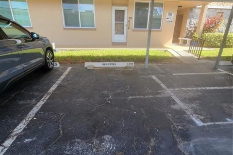 Condo in Saint Petersburg, Florida, 2 bedrooms № 2144926 - photo 5