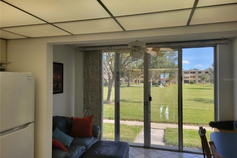 Condo in Saint Petersburg, Florida, 2 bedrooms № 2144926 - photo 16