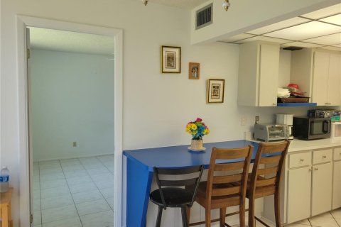 Condo in Saint Petersburg, Florida, 2 bedrooms № 2144926 - photo 17