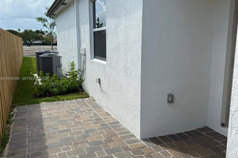 Villa ou maison à louer à Homestead, Floride: 2 chambres № 1996993 - photo 13