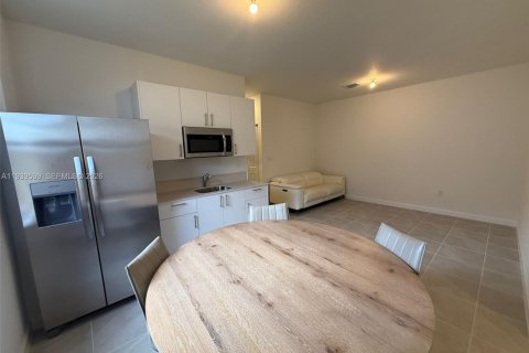 Villa ou maison à louer à Homestead, Floride: 2 chambres № 1996993 - photo 3