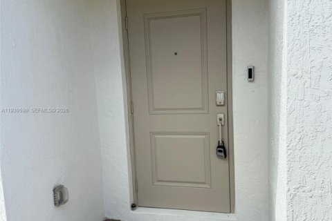 Villa ou maison à louer à Homestead, Floride: 2 chambres № 1996993 - photo 14