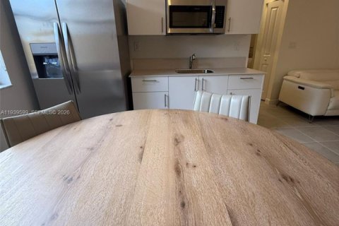 Villa ou maison à louer à Homestead, Floride: 2 chambres № 1996993 - photo 7