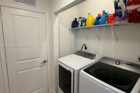 Villa ou maison à louer à Homestead, Floride: 2 chambres № 1996993 - photo 12