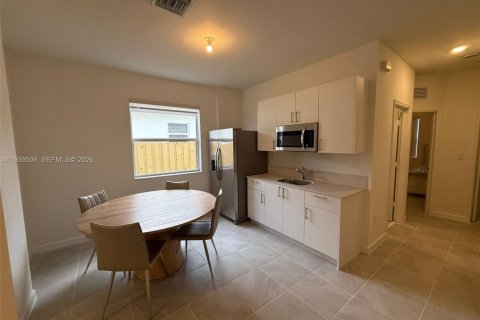 Villa ou maison à louer à Homestead, Floride: 2 chambres № 1996993 - photo 4