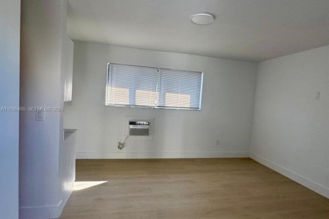 Apartment in Miami, Florida 1 bedroom, 306.21 sq.m. № 1994426 - photo 3