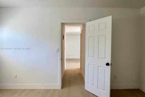 Apartment in Miami, Florida 1 bedroom, 306.21 sq.m. № 1994426 - photo 8