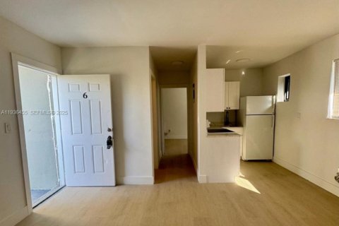 Apartment in Miami, Florida 1 bedroom, 306.21 sq.m. № 1994426 - photo 2