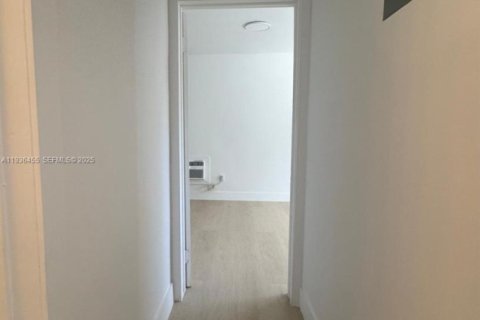 Apartment in Miami, Florida 1 bedroom, 306.21 sq.m. № 1994426 - photo 5