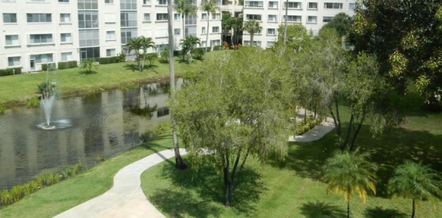 Condo in Lake Worth, Florida, 2 bedrooms № 978972