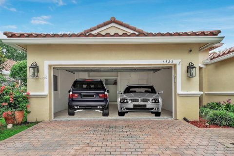Casa en venta en Hollywood, Florida, 4 dormitorios, 225.01 m2 № 1882606 - foto 17