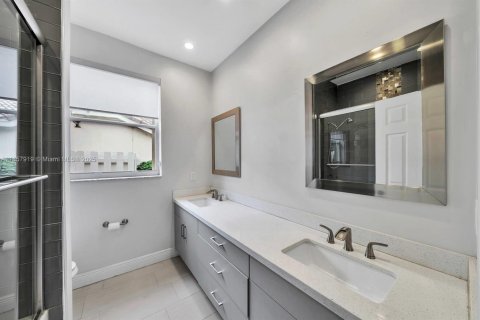 Casa en venta en Hollywood, Florida, 4 dormitorios, 225.01 m2 № 1882606 - foto 23