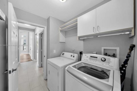 Casa en venta en Hollywood, Florida, 4 dormitorios, 225.01 m2 № 1882606 - foto 21