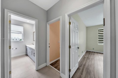 Casa en venta en Hollywood, Florida, 4 dormitorios, 225.01 m2 № 1882606 - foto 25
