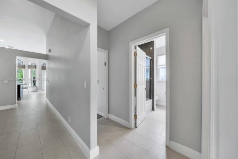 Casa en venta en Hollywood, Florida, 4 dormitorios, 225.01 m2 № 1882606 - foto 26
