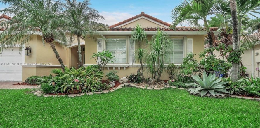 Casa en Hollywood, Florida 4 dormitorios, 225.01 m2 № 1882606