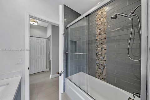 Casa en venta en Hollywood, Florida, 4 dormitorios, 225.01 m2 № 1882606 - foto 24