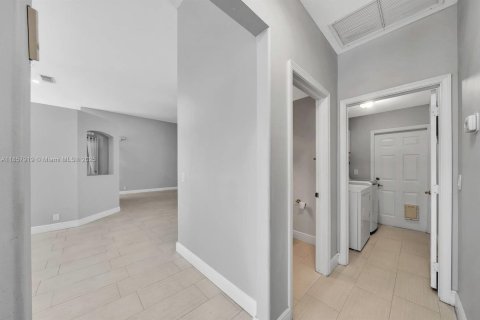 Casa en venta en Hollywood, Florida, 4 dormitorios, 225.01 m2 № 1882606 - foto 22