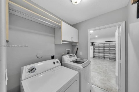 Casa en venta en Hollywood, Florida, 4 dormitorios, 225.01 m2 № 1882606 - foto 20