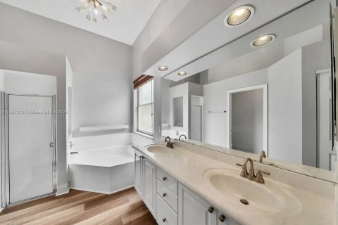 Casa en venta en Hollywood, Florida, 4 dormitorios, 225.01 m2 № 1882606 - foto 29