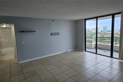 Condo in Aventura, Florida, 2 bedrooms № 1981897 - photo 4