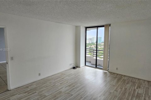 Condo in Aventura, Florida, 2 bedrooms № 1981897 - photo 9