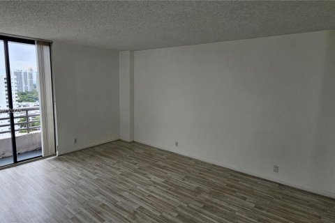 Condo in Aventura, Florida, 2 bedrooms № 1981897 - photo 14