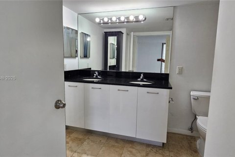 Condo in Aventura, Florida, 2 bedrooms № 1981897 - photo 20