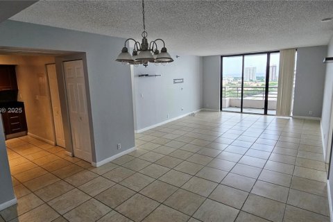 Condo in Aventura, Florida, 2 bedrooms № 1981897 - photo 2