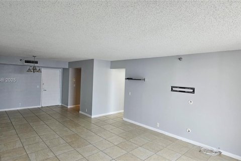 Condo in Aventura, Florida, 2 bedrooms № 1981897 - photo 10